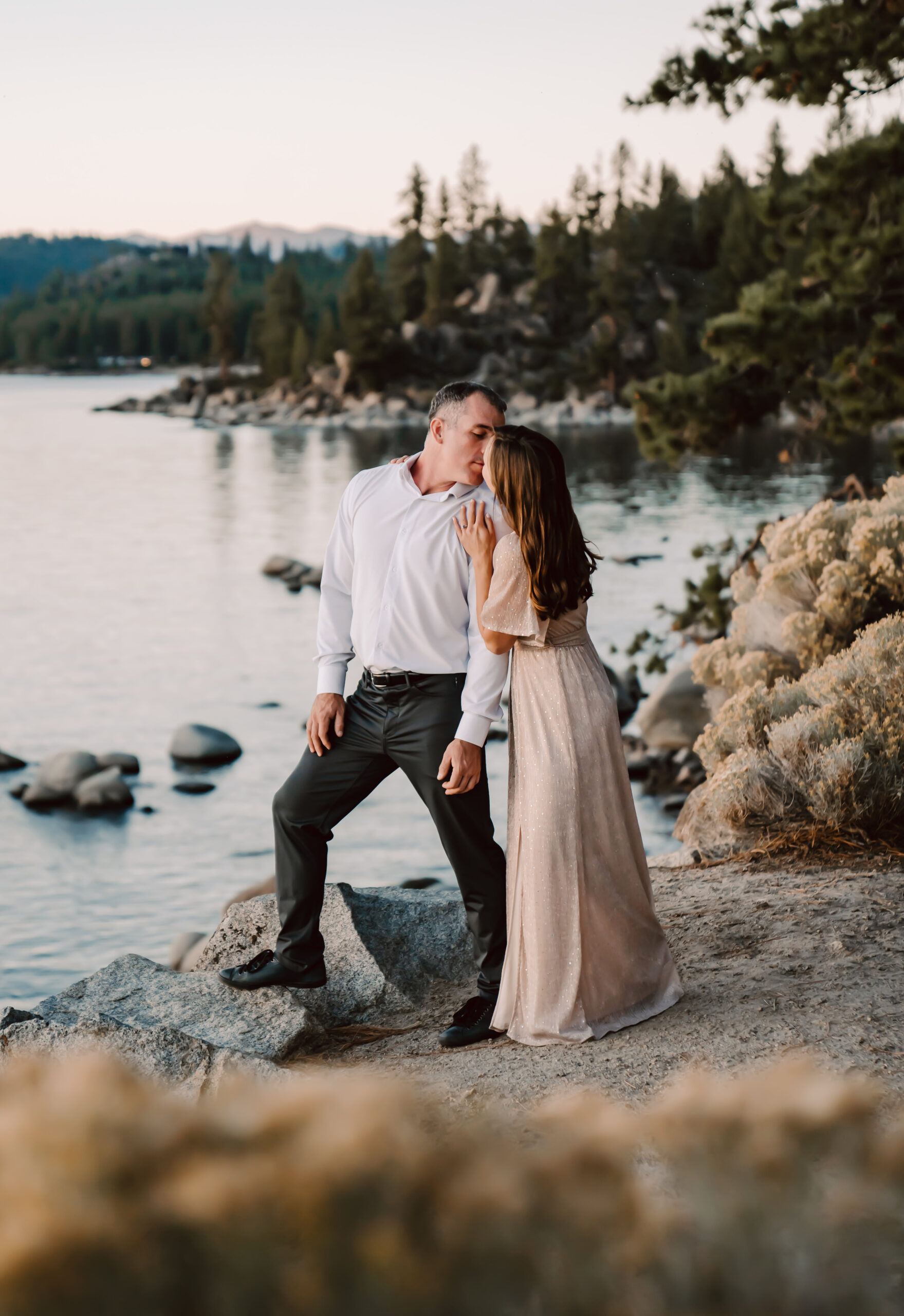 a couple kissing during blue hour in Lake Tahoe
