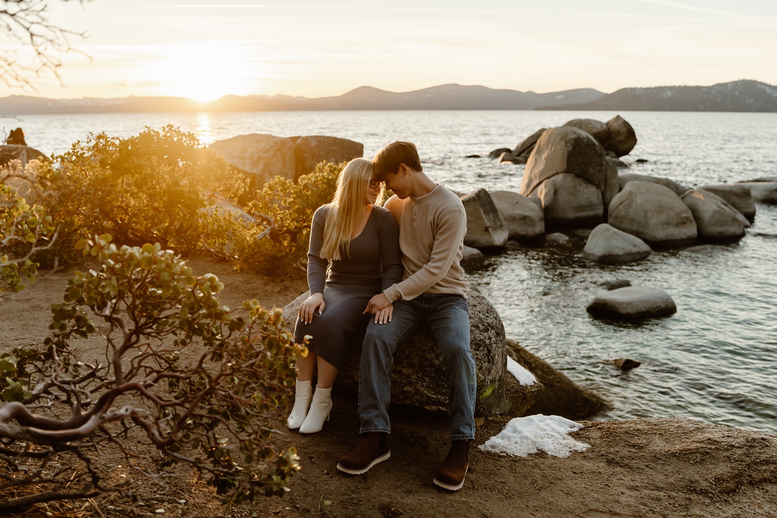 Sun sets behind couple at their Lake Tahoe engagement photoshoot