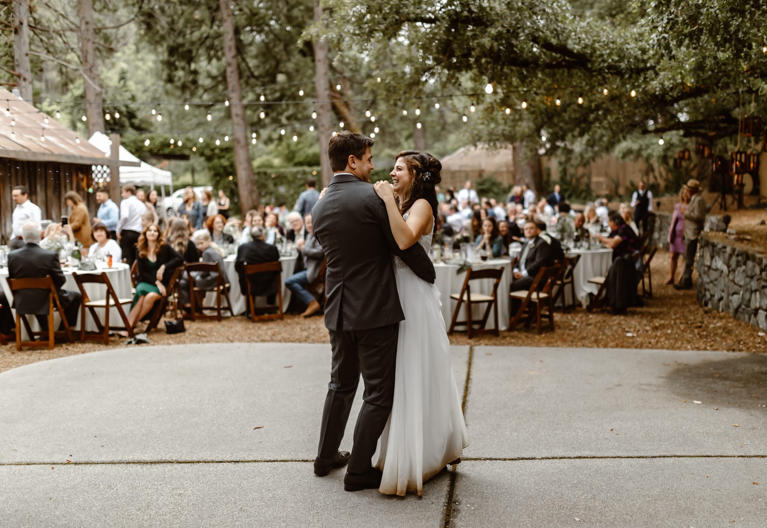 Couple has first dance at The Roth Estate