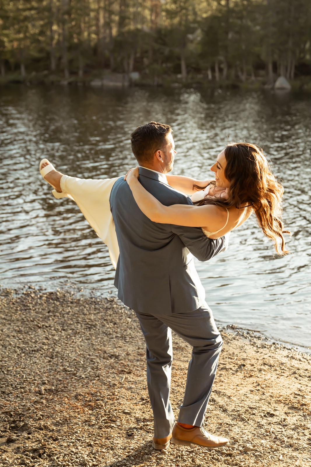 Man picks up woman during Truckee wedding photos