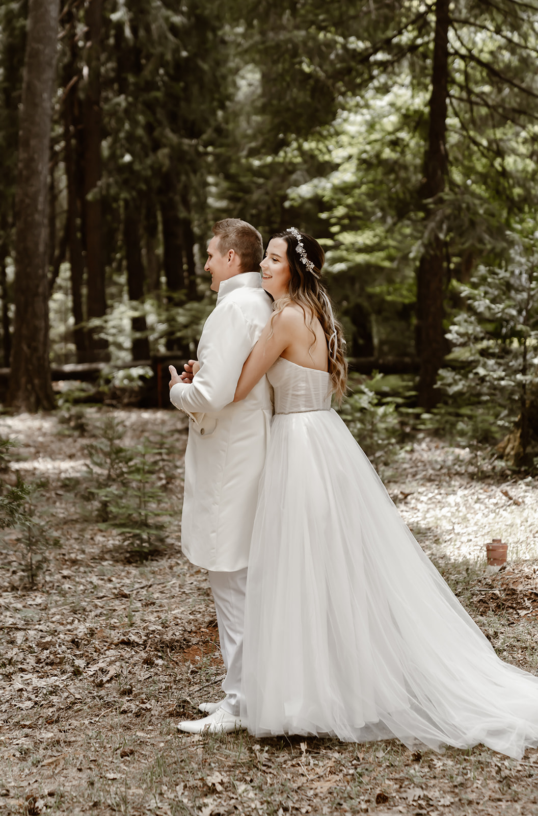 Couple has romantic first look at Harmony Ridge Lodge