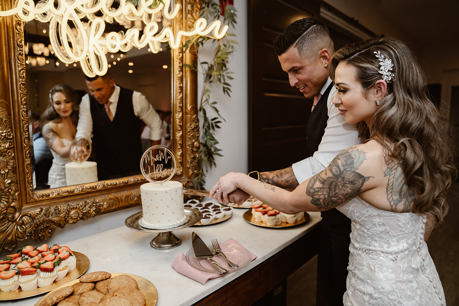 Bride and groom cut their cake at their Sequoia Mansion wedding reception