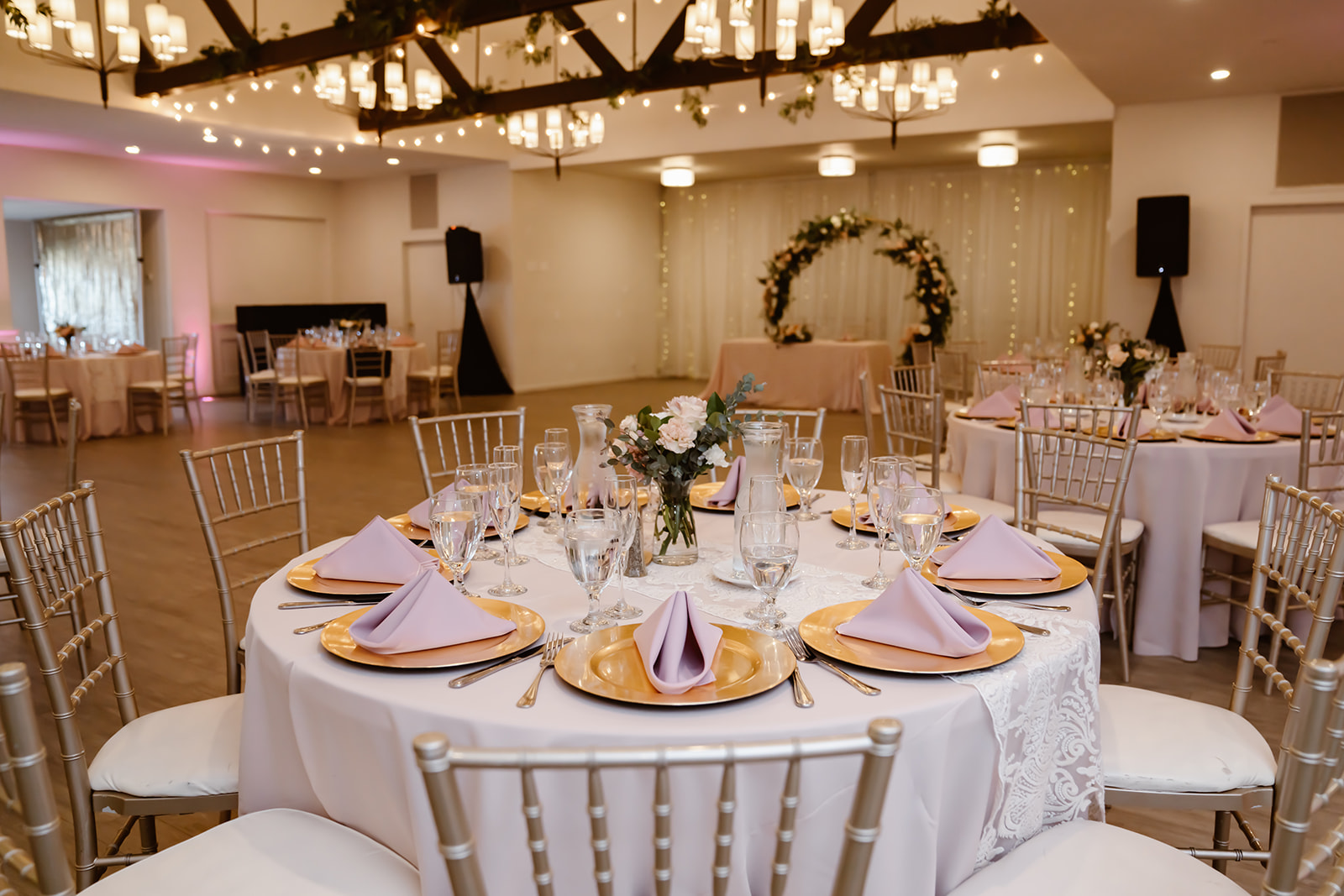 Wedding reception table in the Sequoia Mansion Grand Hall